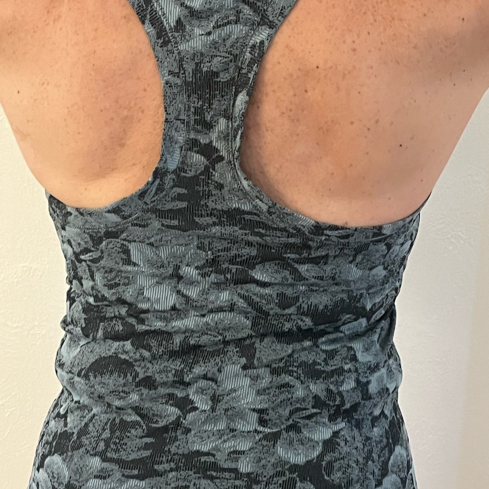 Athleta Momentum Women's Tank Top XS - Picture 4 of 5